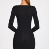 Elona Geripptes Modal-Minikleid mit langen Ärmeln und Drapierung in Schwarz Elona Geripptes Modal-Minikleid mit langen Ärmeln und Drapierung in Schwarz