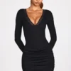Elona Geripptes Modal-Minikleid mit langen Ärmeln und Drapierung in Schwarz Elona Geripptes Modal-Minikleid mit langen Ärmeln und Drapierung in Schwarz