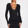 Elona Geripptes Modal-Minikleid mit langen Ärmeln und Drapierung in Schwarz Elona Geripptes Modal-Minikleid mit langen Ärmeln und Drapierung in Schwarz