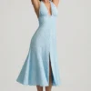 Elonia Halterneck-Midaxi-Kleid mit blauem Blumenprint Elonia Halterneck-Midaxi-Kleid mit blauem Blumenprint