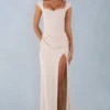Elva Modal-Maxikleid mit Herzausschnitt und Cowl-Taille in Elfenbein Elva Modal-Maxikleid mit Herzausschnitt und Cowl-Taille in Elfenbein