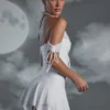 Elvyra Minikleid mit Schnürung und Neckholder in Weiß