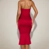 Elyra Satin-Bustier-Fishtail-Midaxi-Kleid mit Herzausschnitt in True Red Elyra Satin-Bustier-Fishtail-Midaxi-Kleid mit Herzausschnitt in True Red