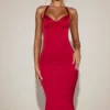 Elyra Satin-Bustier-Fishtail-Midaxi-Kleid mit Herzausschnitt in True Red Elyra Satin-Bustier-Fishtail-Midaxi-Kleid mit Herzausschnitt in True Red