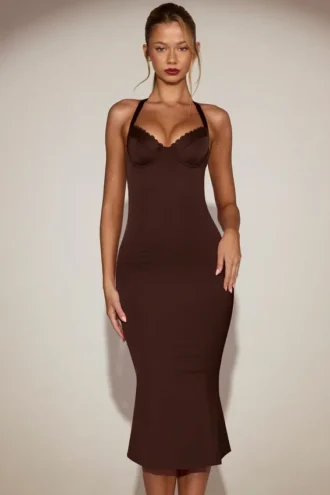 Elyra Satin-Bustierkleid mit Herzausschnitt und Fischschwanz-Saum in Midaxi-Länge in Schokoladenbraun