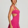 Emilion verziertes Minikleid mit Cut-outs in Fuchsia Emilion verziertes Minikleid mit Cut-outs in Fuchsia