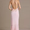 Emmeline Chiffon-Kleid mit Wasserfallausschnitt und offenem Rücken in Babyrosa