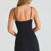 Emmy Modal-Minikleid mit Herzausschnitt und A-Linien-Schnitt in Schwarz