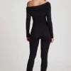Erisen Modal-Jumpsuit mit schulterfreiem Ausschnitt und langen Ärmeln in Schwarz