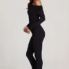 Erisen Modal-Jumpsuit mit schulterfreiem Ausschnitt und langen Ärmeln in Schwarz