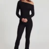 Erisen Modal-Jumpsuit mit schulterfreiem Ausschnitt und langen Ärmeln in Schwarz