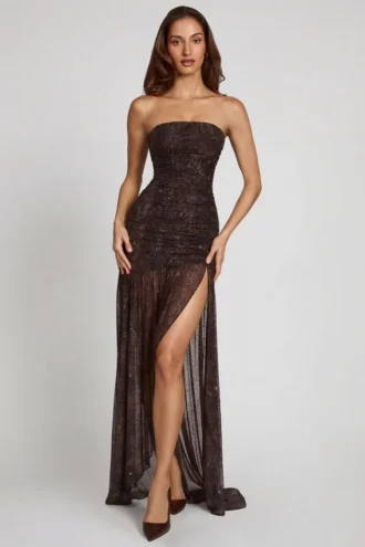Ersilia verziertes Bandeau-Maxikleid mit Raffungen in Schlangen-Hotfix