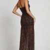 Ersilia verziertes Bandeau-Maxikleid mit Raffungen in Schlangen-Hotfix