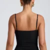 Esme Modal-Oberteil mit Rüschen und Lagenlook in Schwarz Esme Modal-Oberteil mit Rüschen und Lagenlook in Schwarz