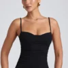 Esme Modal-Oberteil mit Rüschen und Lagenlook in Schwarz Esme Modal-Oberteil mit Rüschen und Lagenlook in Schwarz