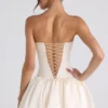Fabiola Minikleid mit Schnürung und ausgestellter Säume in Elfenbein