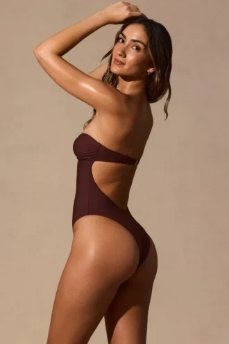 Faye Bandeau-Badeanzug mit Cut-outs in Espressobraun