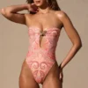 Faye Cut-Out-Bandeau-Badeanzug mit Paisley-Print