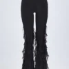 Felicity Mid-Rise-Hose mit Rüschen und ausgestelltem Bein in Schwarz Felicity Mid-Rise-Hose mit Rüschen und ausgestelltem Bein in Schwarz