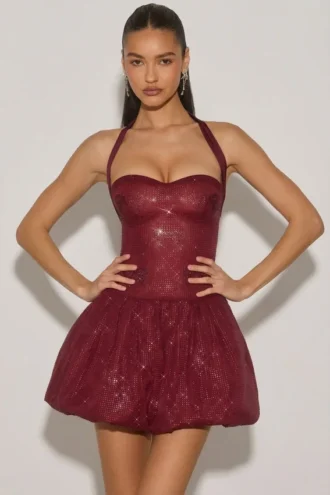 Felicity verziertes Neckholder-Minikleid mit Bubble-Saum in Weinrot