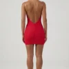 Femi Minikleid mit Rüschen und rückenfreiem Ausschnitt in Rot