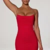 Femi Minikleid mit Rüschen und rückenfreiem Ausschnitt in Rot