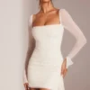 Ferrara Langarm-Minikleid mit verziertem Wasserfallausschnitt in Weiß Ferrara Langarm-Minikleid mit verziertem Wasserfallausschnitt in Weiß