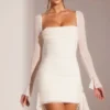 Ferrara Langarm-Minikleid mit verziertem Wasserfallausschnitt in Weiß Ferrara Langarm-Minikleid mit verziertem Wasserfallausschnitt in Weiß