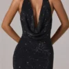 Feyre Verziertes rückenfreies Kleid mit Wasserfallausschnitt in Schwarz