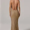 Feyre Verziertes rückenfreies Maxikleid mit Wasserfallausschnitt in Gold
