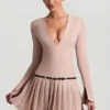 Fiorella Langarm-Minikleid mit Falten in Mushroom Fiorella Langarm-Minikleid mit Falten in Mushroom