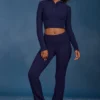 Flared-Hose mit Umschlag und Zopfmuster in Marineblau Flared-Hose mit Umschlag und Zopfmuster in Marineblau