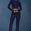 Flared-Hose mit Umschlag und Zopfmuster in Marineblau Flared-Hose mit Umschlag und Zopfmuster in Marineblau