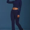 Flared-Hose mit Umschlag und Zopfmuster in Marineblau Flared-Hose mit Umschlag und Zopfmuster in Marineblau