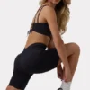 FlexiRib-Sport-BH mit U-Ausschnitt und Schnürung am Rücken in Schwarz FlexiRib-Sport-BH mit U-Ausschnitt und Schnürung am Rücken in Schwarz