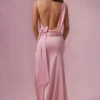 Florienne Satin-Brautjungfernkleid mit Drapierung in Blush Pink Florienne Satin-Brautjungfernkleid mit Drapierung in Blush Pink