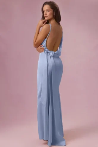 Florienne Satin-Brautjungfernkleid mit Drapierung in Puderblau