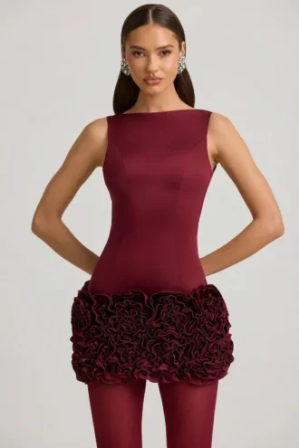 Florrie Satin-Minikleid mit Blumenapplikationen und offenem Rücken in Weinrot