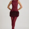 Florrie Satin-Minikleid mit Blumenapplikationen und offenem Rücken in Weinrot Florrie Satin-Minikleid mit Blumenapplikationen und offenem Rücken in Weinrot