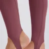 Foldover-Leggings mit mittlerer Leibhöhe und Steg in Acai
