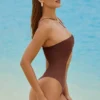 Formentera Badeanzug mit Cut-outs und Verzierungen in Schokoladenbraun Formentera Badeanzug mit Cut-outs und Verzierungen in Schokoladenbraun