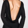 Frances transparentes Jersey-Maxikleid mit langen Ärmeln und rückenfreiem Ausschnitt in Schwarz