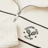 Frottee-Sweatshirt mit Reißverschluss und verkürztem Schnitt in Elfenbein Frottee-Sweatshirt mit Reißverschluss und verkürztem Schnitt in Elfenbein