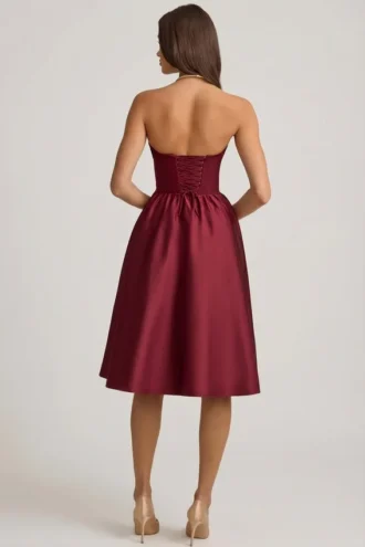 Gabrielle trägerloses Midi-Korsettkleid in Weinrot
