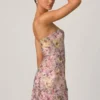 Galia – Verziertes, wandelbares Schnürkleid in Floral Pink
