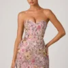 Galia – Verziertes, wandelbares Schnürkleid in Floral Pink