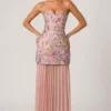 Galia – Verziertes, wandelbares Schnürkleid in Floral Pink