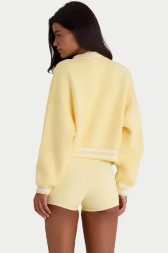 Geknöpfter, verkürzter Strickcardigan in zartem Gelb