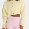 Gekürzte Strickjacke aus gebürstetem Jersey mit Knopfleiste in zartem Gelb Gekürzte Strickjacke aus gebürstetem Jersey mit Knopfleiste in zartem Gelb