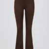 Geraffte, ausgestellte Hose aus gebürstetem Jersey in Pecan-Mélange Geraffte, ausgestellte Hose aus gebürstetem Jersey in Pecan-Mélange